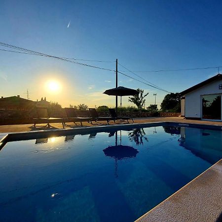Cozy House With Pool Near Rovinj Kanfanar Exterior foto