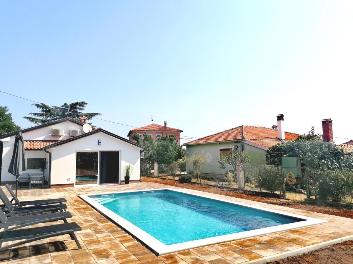 Cozy House With Pool Near Rovinj Kanfanar Exterior foto
